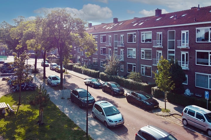 Bekijk foto 2 van Wijnandt van Elststraat 70