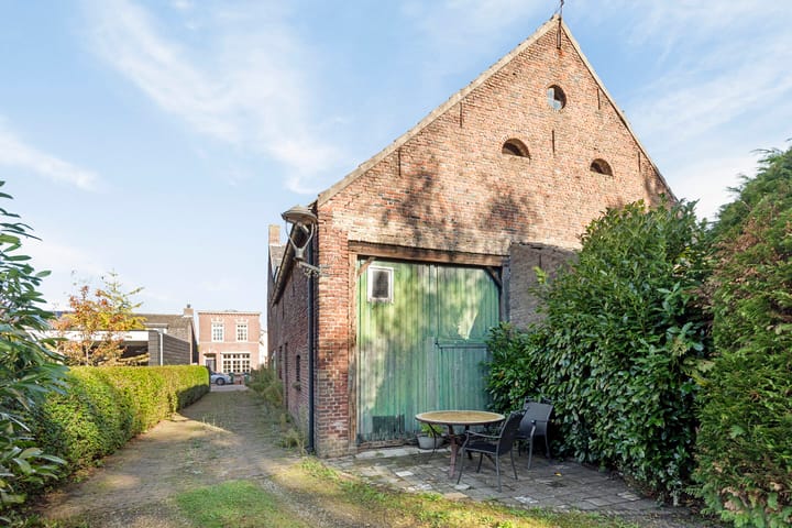 Photo 4 of Roestenbergstraat 38