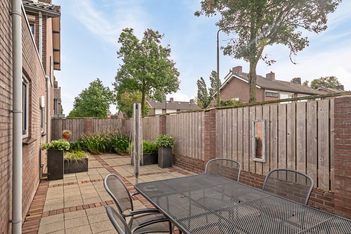 Foto 26 van Ds. van Heusdenstraat 1