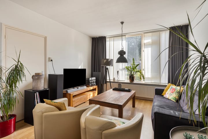 Photo 10 of Vogelliusstraat 11