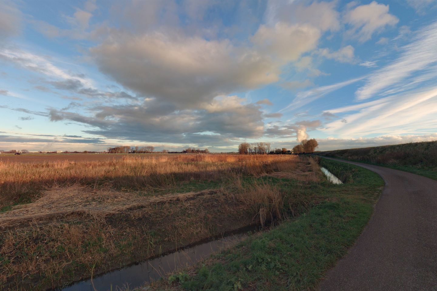 View photo 3 of aan de Zandplaatweg