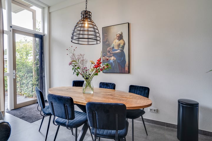 Bekijk foto 3 van Albert Schweitzerstraat 75