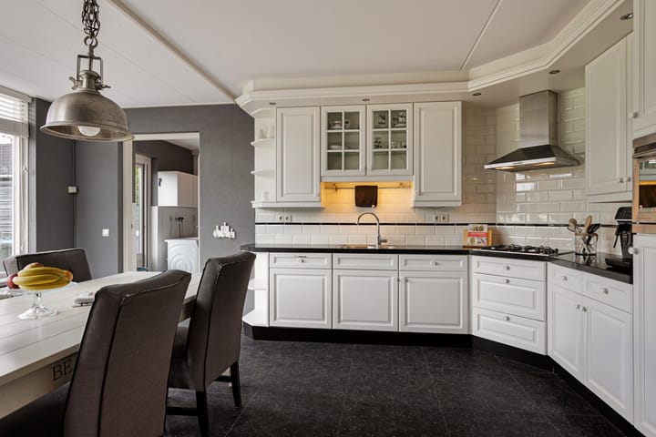 Foto 2 van Pastoor Ermenstraat 53