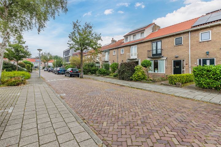 Bekijk foto 4 van Charlotte de Bourbonstraat 13