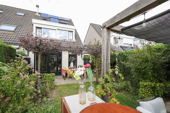 View photo 41 of Maarten Trompstraat 37