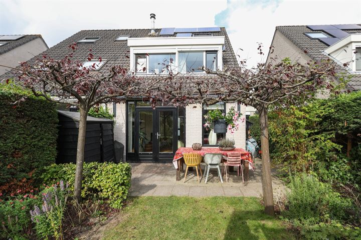 View photo 42 of Maarten Trompstraat 37