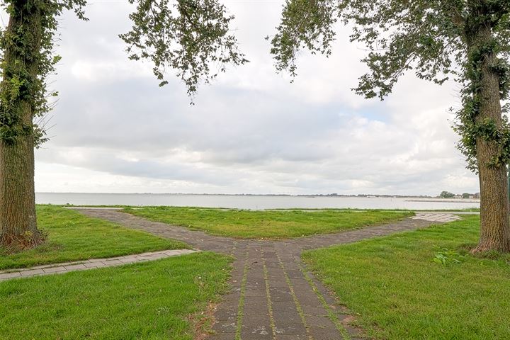 View photo 3 of Westerdijk 9