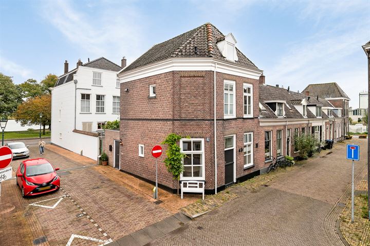 Bekijk foto 1 van Molenstraat 13