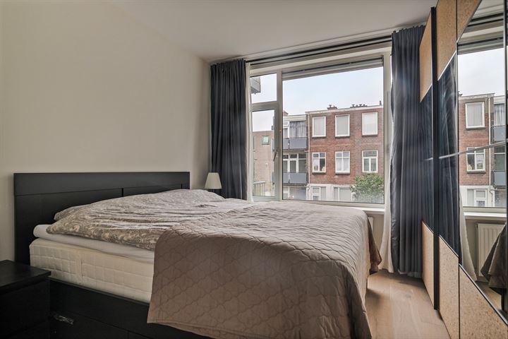 Bekijk foto 15 van van Naeltwijckstraat 179