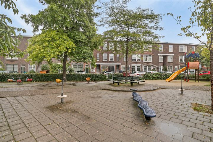 Bekijk foto 23 van van Naeltwijckstraat 179