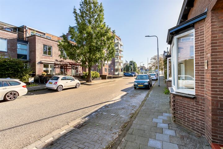 Bekijk foto 32 van Middeldiepstraat 111