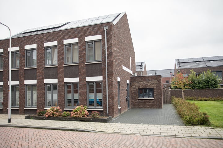 View photo 1 of Vixseboxsestraat 20