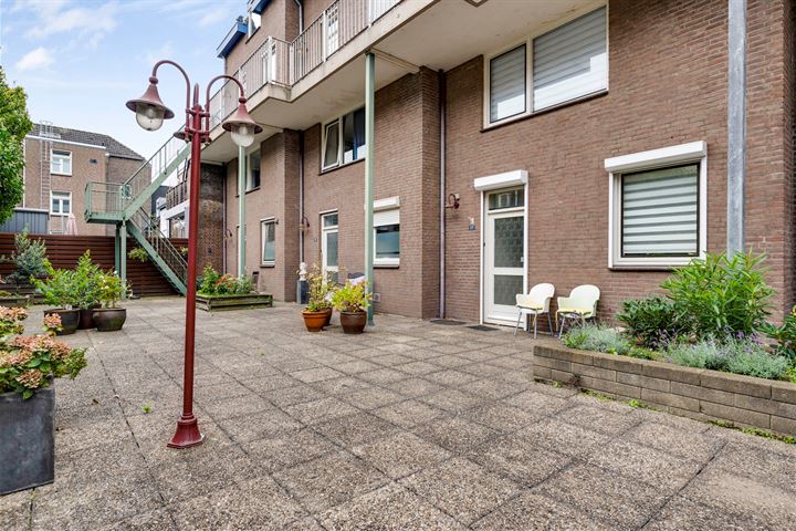 Bekijk foto 1 van Kruisherenstraat 117