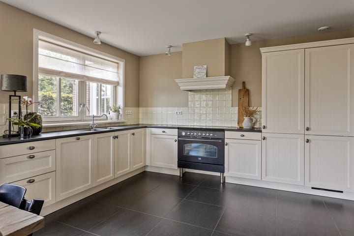 Photo 12 of Herman de Ruijterstraat 56