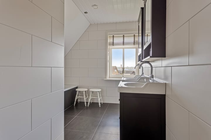 Photo 32 of Herman de Ruijterstraat 56