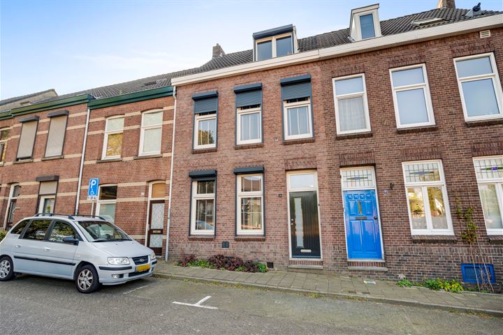 View photo 4 of Dokter Leursstraat 35