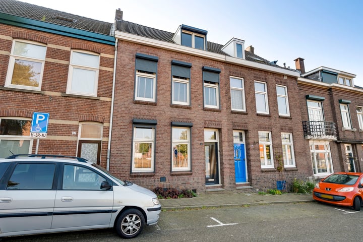 View photo 5 of Dokter Leursstraat 35