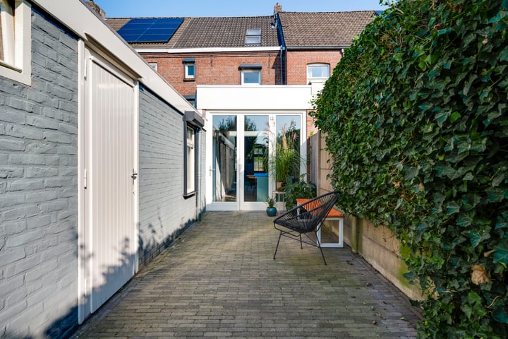 View photo 29 of Dokter Leursstraat 35