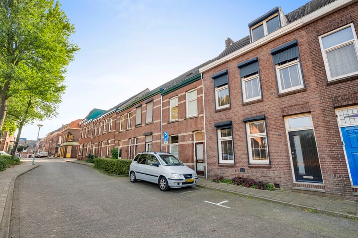 View photo 34 of Dokter Leursstraat 35