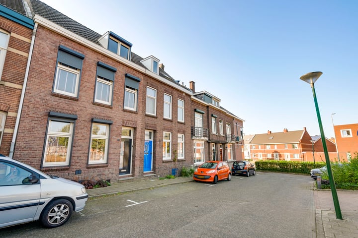 View photo 35 of Dokter Leursstraat 35