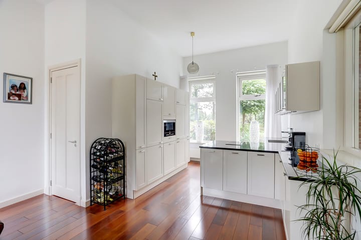 Foto 7 van Van der Waalslaan 1