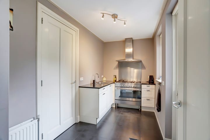 Foto 10 van Van der Waalslaan 1