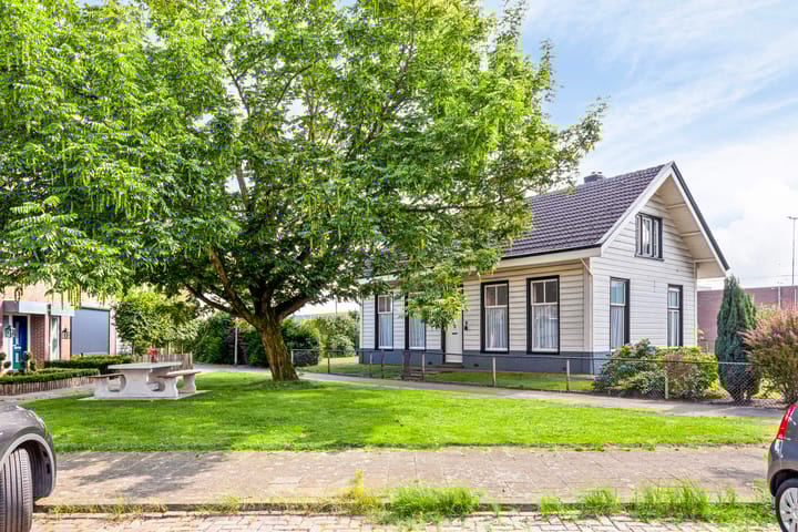 Foto 9 van Spoorstraat 9