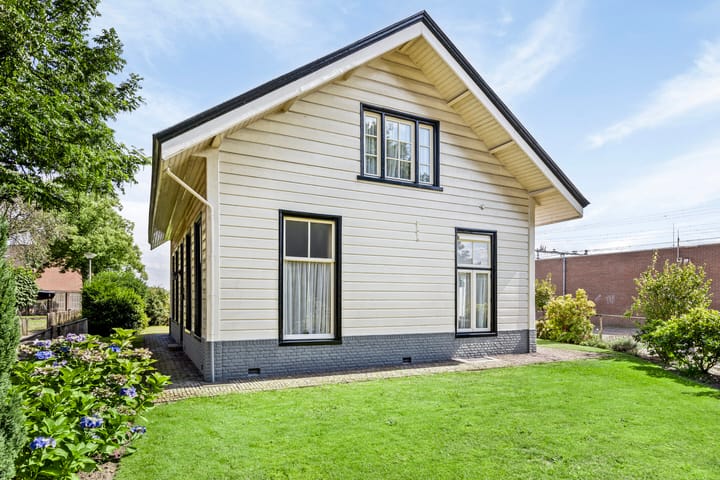 Foto 28 van Spoorstraat 9