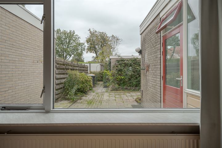 View photo 13 of Secretaris D.J.M.C. Ottermanweg 29