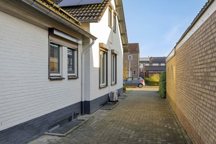 View photo 7 of Anthonie van Leeuwenhoekstraat 2