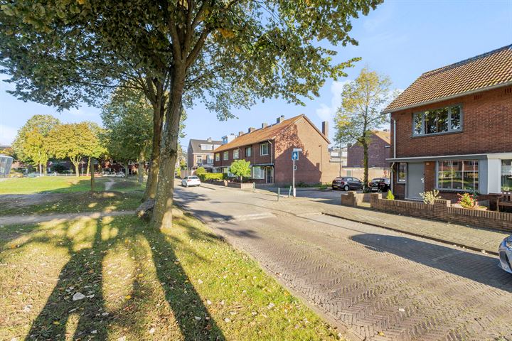 Bekijk foto 4 van Leeuwerikstraat 102