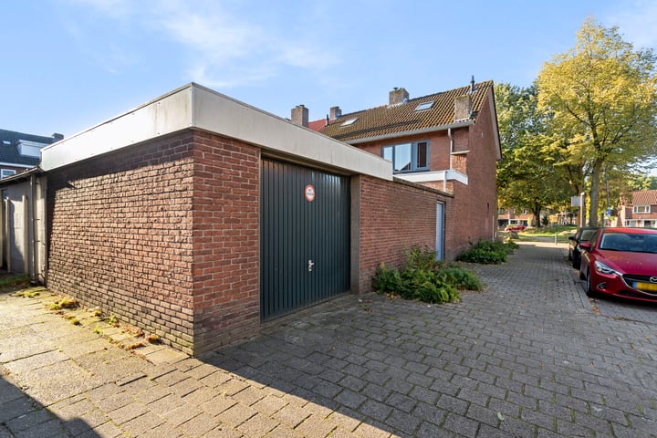 View photo 6 of Leeuwerikstraat 102