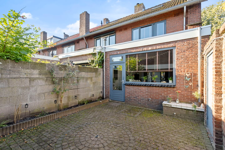 View photo 28 of Leeuwerikstraat 102