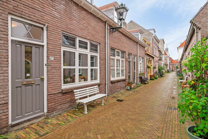 Bekijk foto 1 van Buiten Hofstraat 47