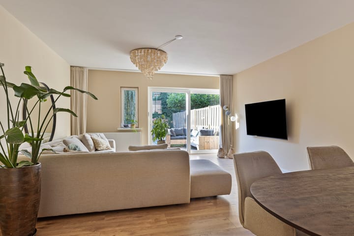 Photo 10 of Isenburgstraat 39