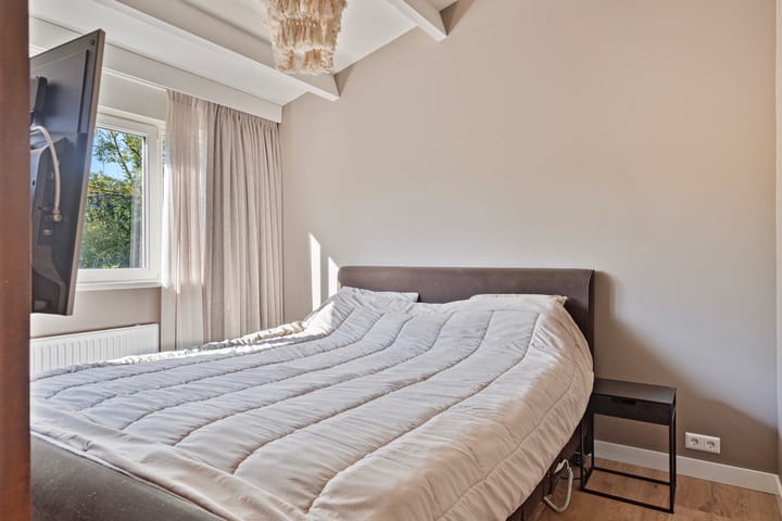 Photo 21 of Isenburgstraat 39