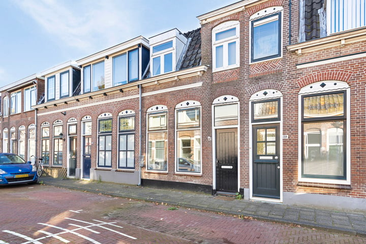 Bekijk foto 1 van Floresstraat 21