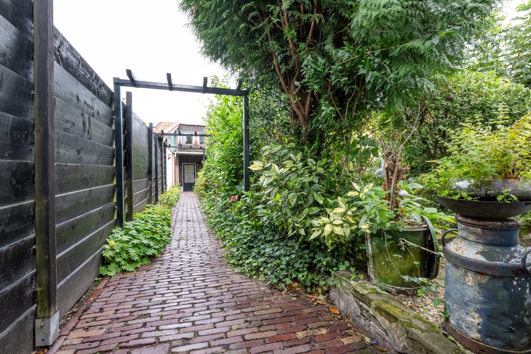 Photo 22 of Voorstraat 8