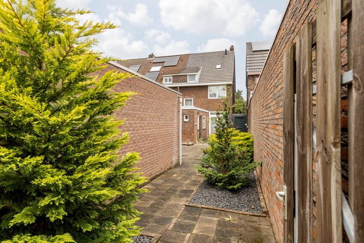 View photo 30 of Heistraat 54