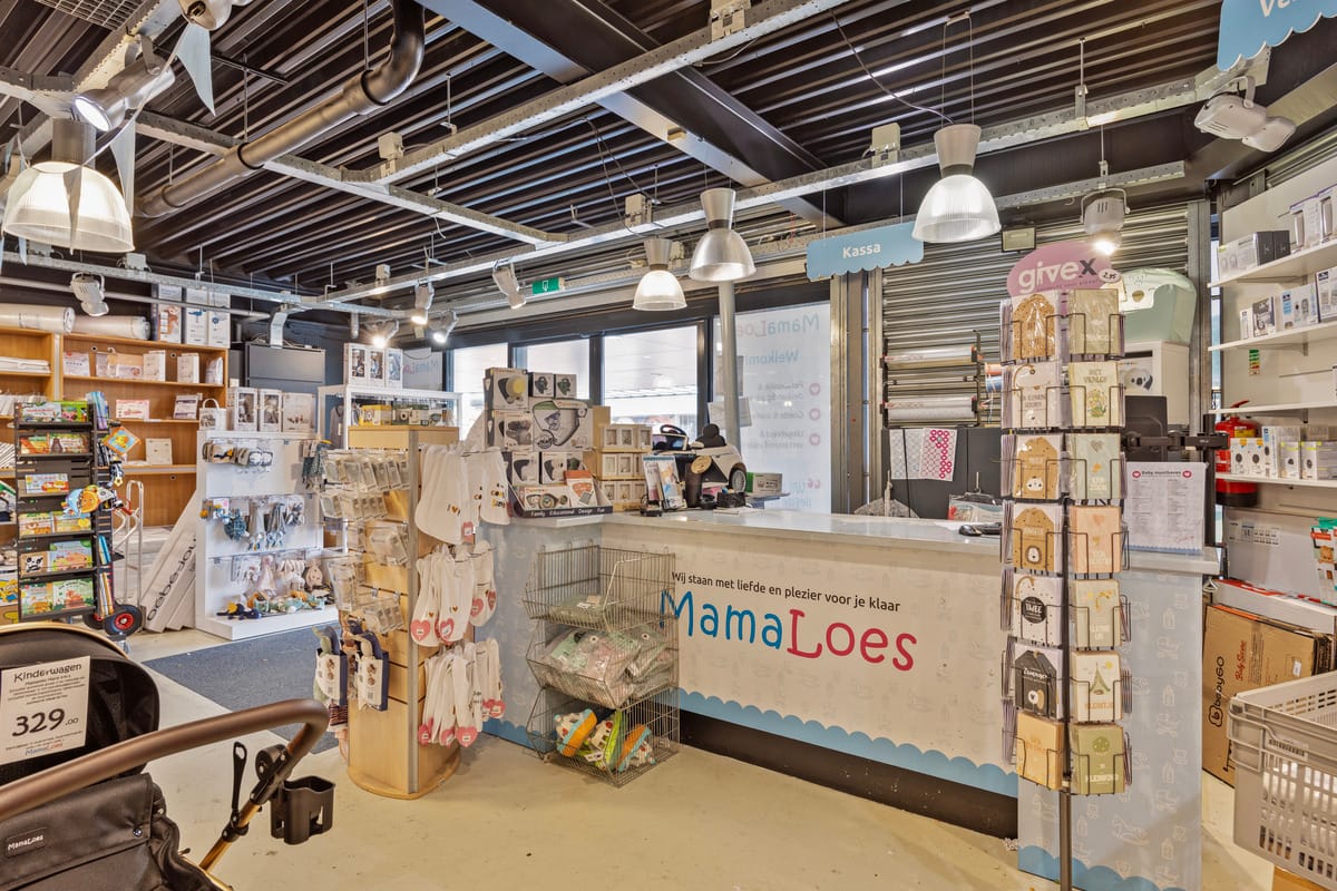 View photo 5 of Winkelcentrum Woensel 242