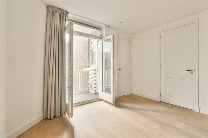 Bekijk foto 5 van Van Ostadestraat 320-2