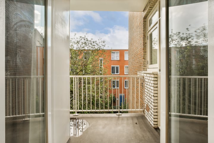 View photo 11 of Van Ostadestraat 320-2