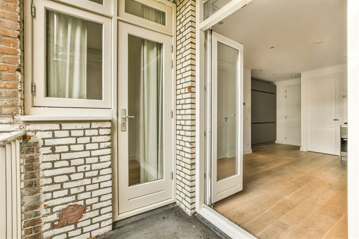 Bekijk foto 13 van Van Ostadestraat 320-2