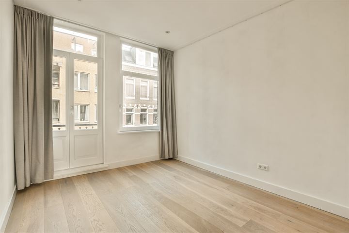 View photo 16 of Van Ostadestraat 320-2