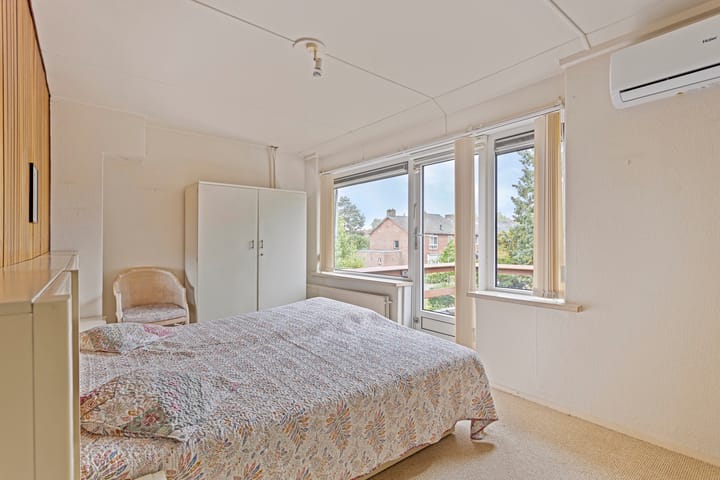 Foto 13 van van Dorthstraat 6