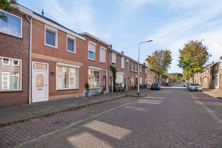 View photo 37 of Oeverstraat 77