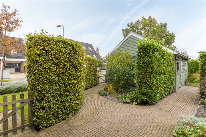 View photo 34 of Esdoornlaan 1