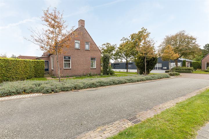 View photo 45 of Esdoornlaan 1