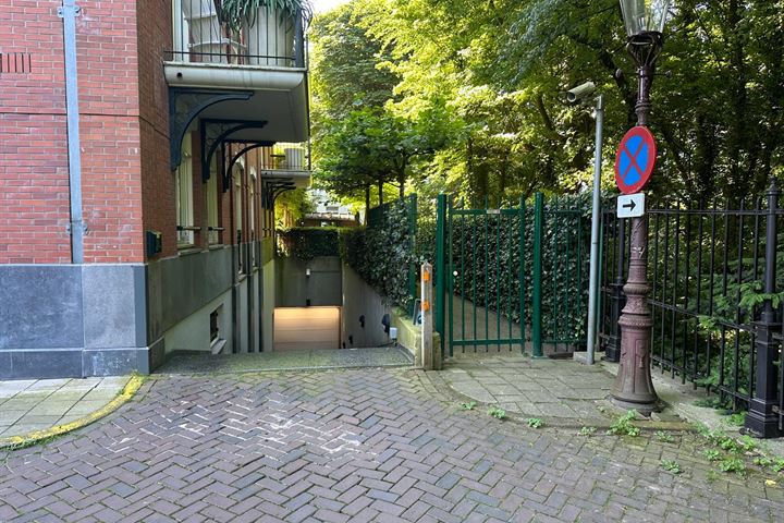 Bekijk foto 1 van Vossiusstraat 65