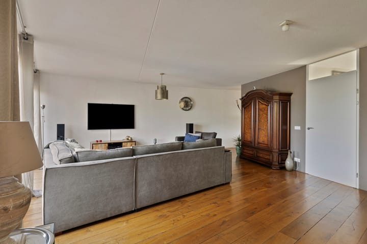 Photo 10 of Gouwe 64